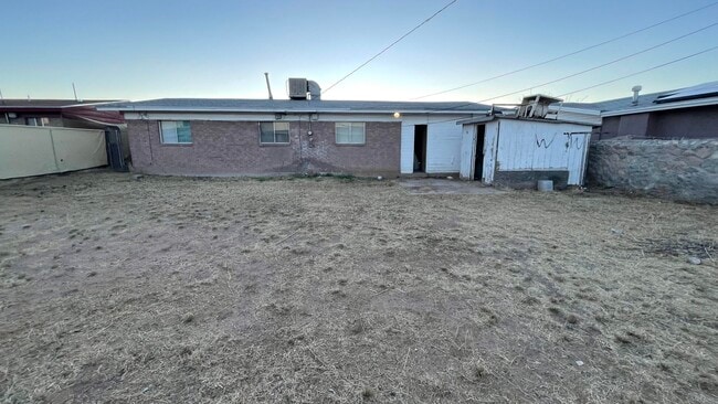 Building Photo - 9224 Montgomery Dr