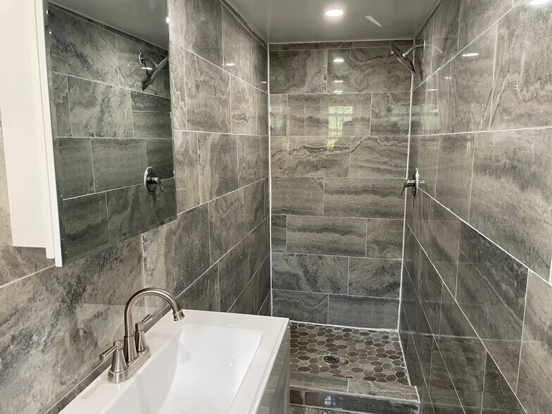 Building Photo - 155 W Main St