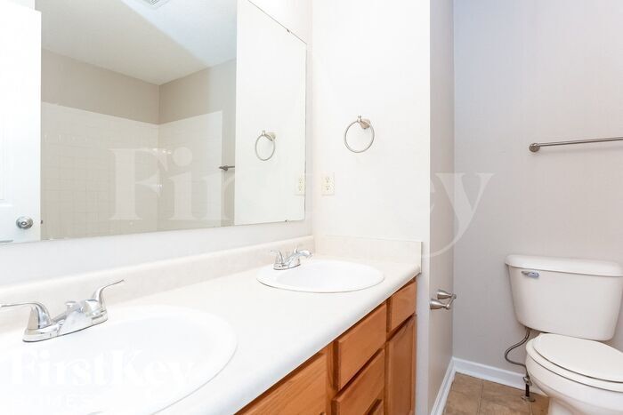 Building Photo - 10377 Waverly Dr