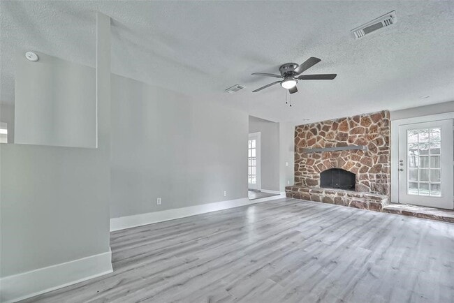 Building Photo - 17805 Villa Way Dr