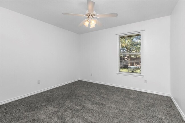 Building Photo - 3511 Farah Dr