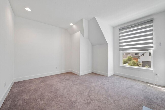 Building Photo - 3304 Belted Galloway St