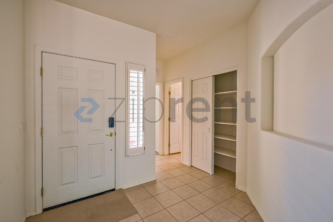 Building Photo - Unit