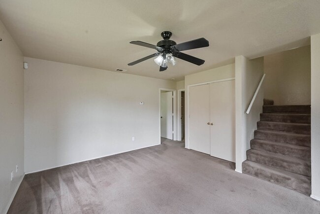 Building Photo - 404 Kings Way Dr