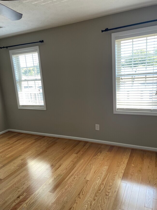 Building Photo - 696 Wyndhurst Dr