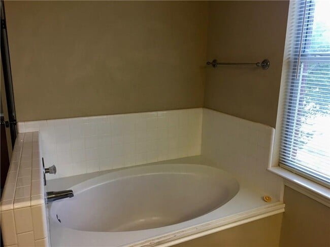 Building Photo - 3705 Eagles Nest St