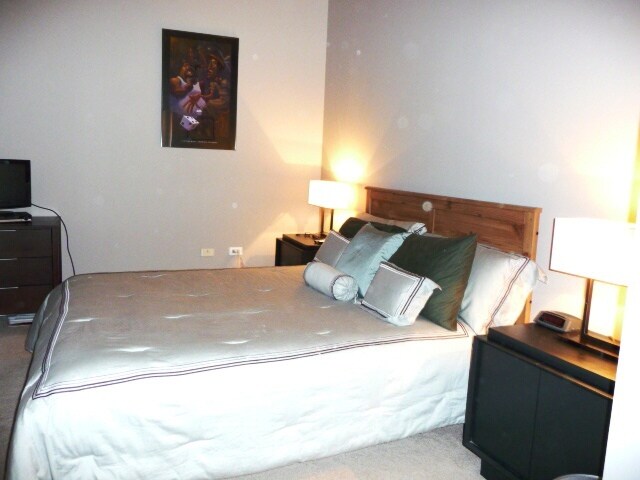 Bedroom (partial view) - 860 W Blackhawk St