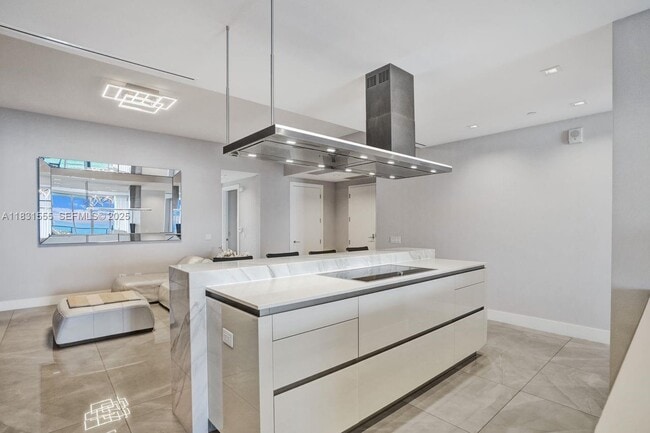 Building Photo - 18501 Collins Ave