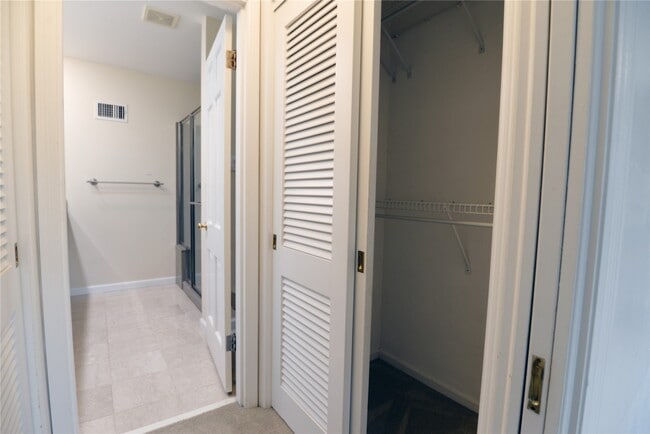 Building Photo - 2235 N Ballas Rd