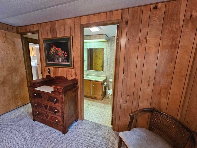 Building Photo - Lake front on Kings Point-Winter Rental On...