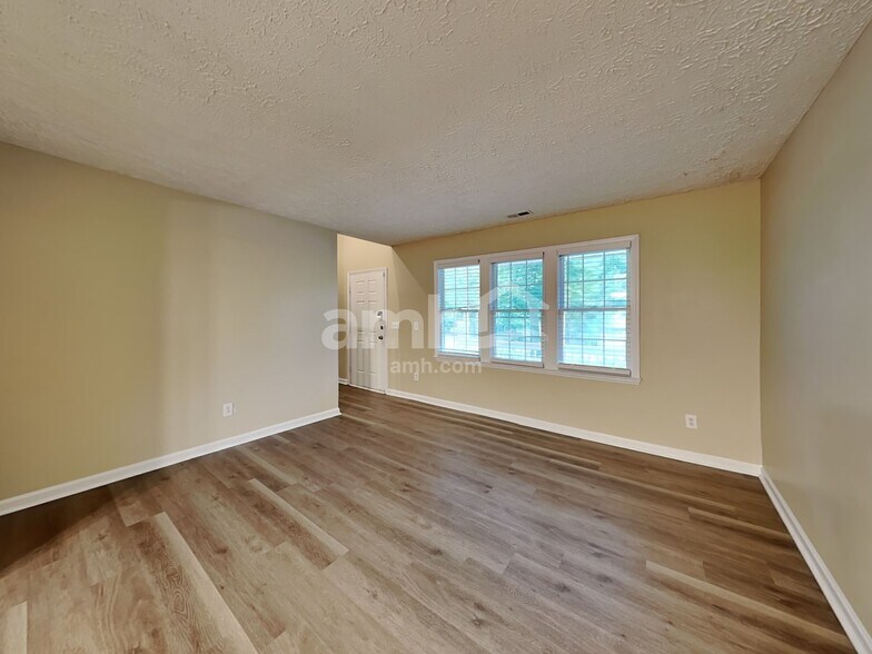 Building Photo - 108 Summershade Ct