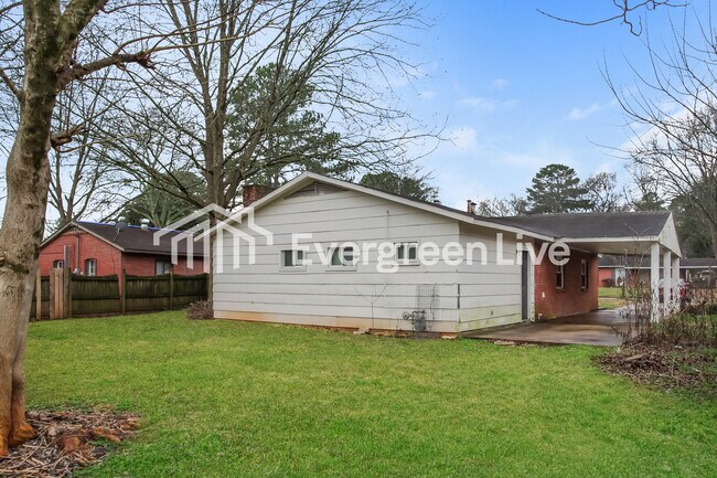 Building Photo - 1004 8th Ave SW