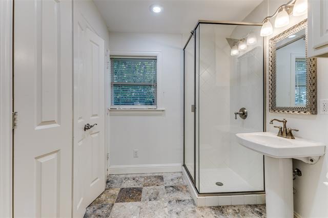 Building Photo - 3778 Shorecrest Dr