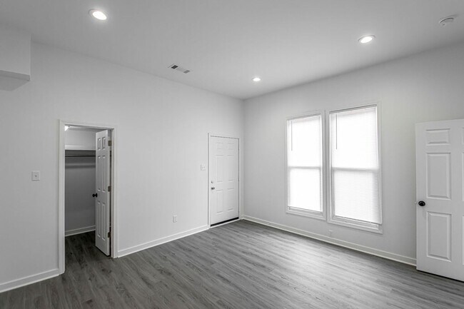Building Photo - 223 S Park St