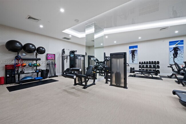 Building Photo - 3610 Yacht Club Dr