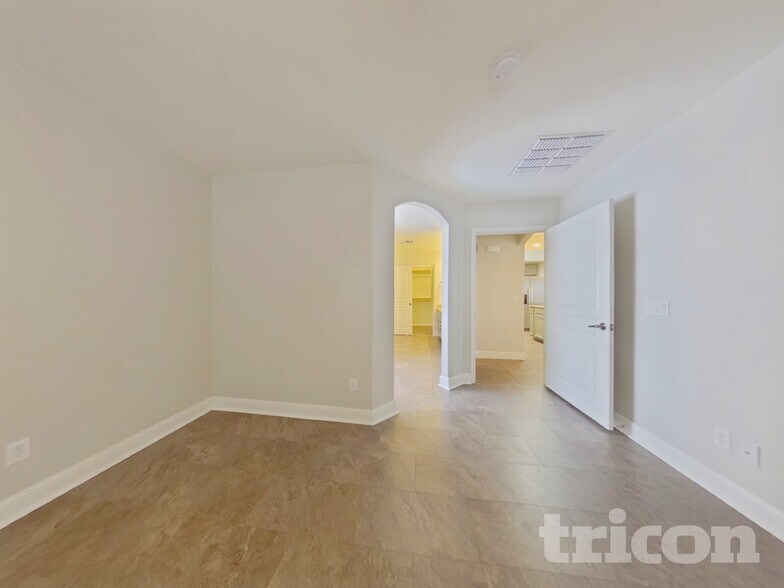 Building Photo - 20711 N Santa Cruz Dr