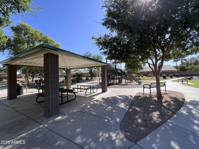 Building Photo - 2610 S Moccasin Trail