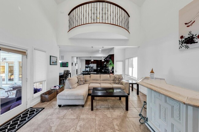 Building Photo - 10 Bay Woods Dr