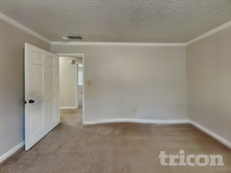 Building Photo - 100 Creekwood Ct
