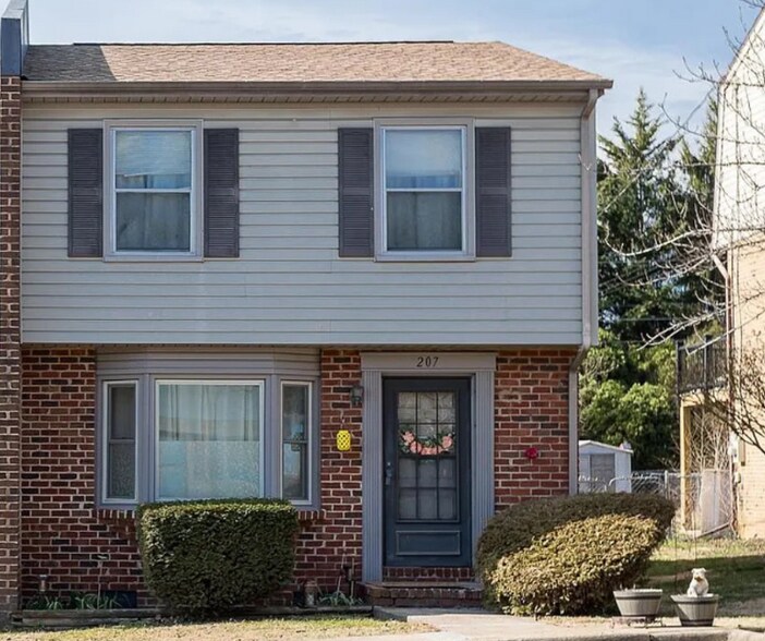 Building Photo - 207 Wakefield Pl