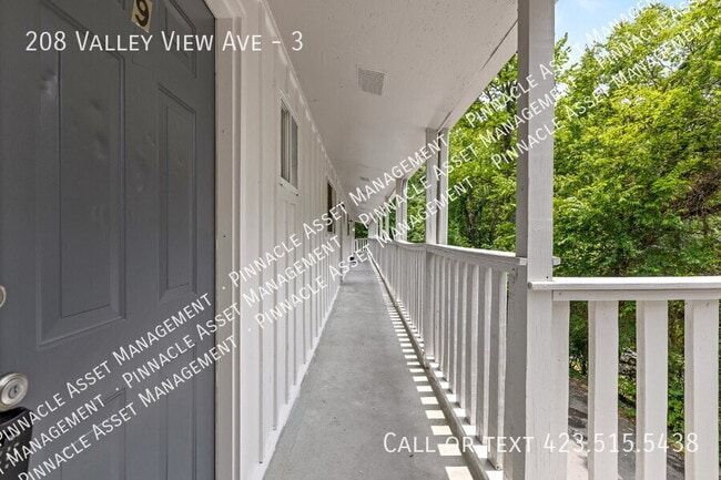 Building Photo - 208 Valley View Ave