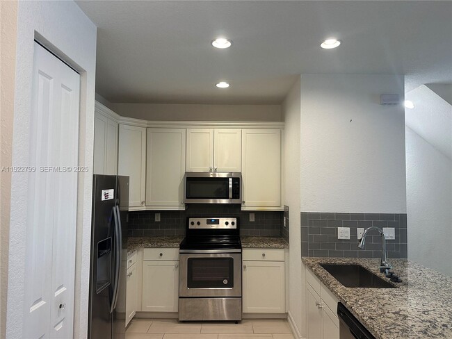 Building Photo - 11718 SW 13th Ct