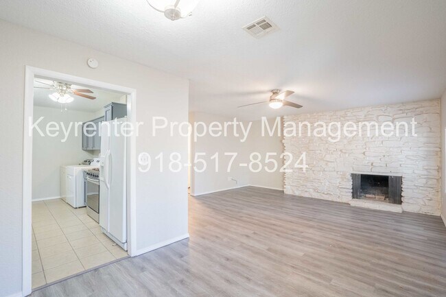 Building Photo - S Hudson Ave Duplex