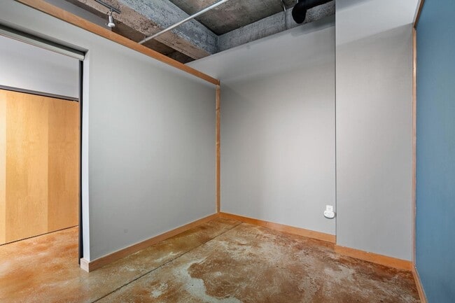 Building Photo - 901 N 3rd St