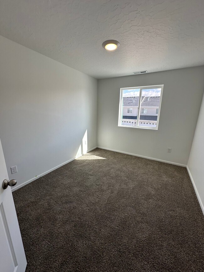 Building Photo - 253 Portside Ln