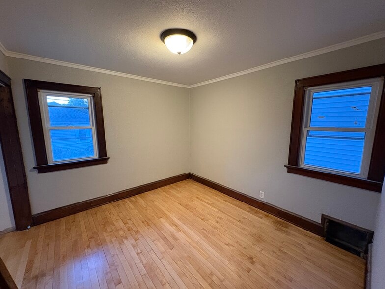 Master bedroom - 861 S 75th St