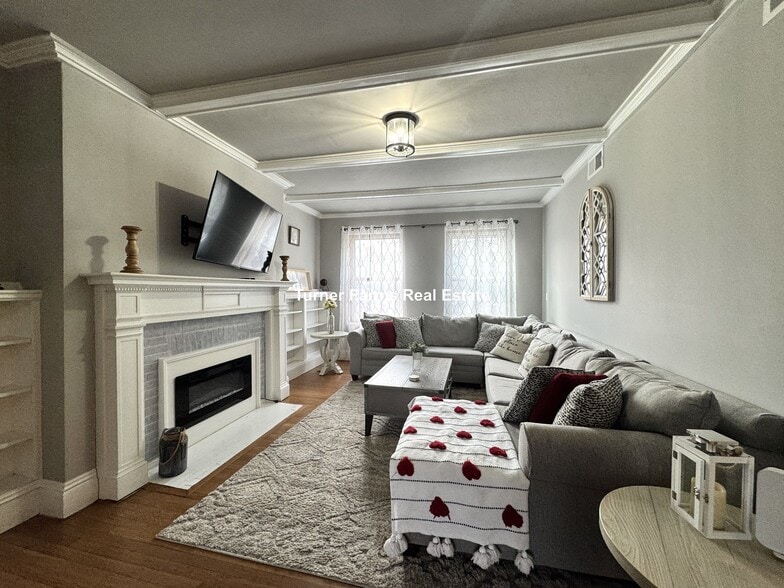 Building Photo - 179 Babcock St