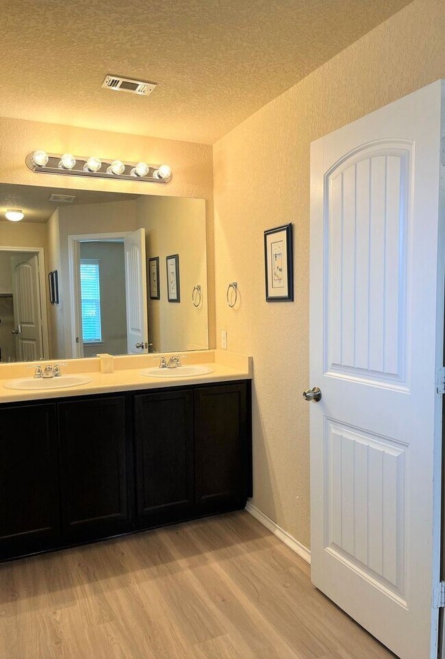 Building Photo - 4 br, 2 bath House - 3538 Robin Mdw