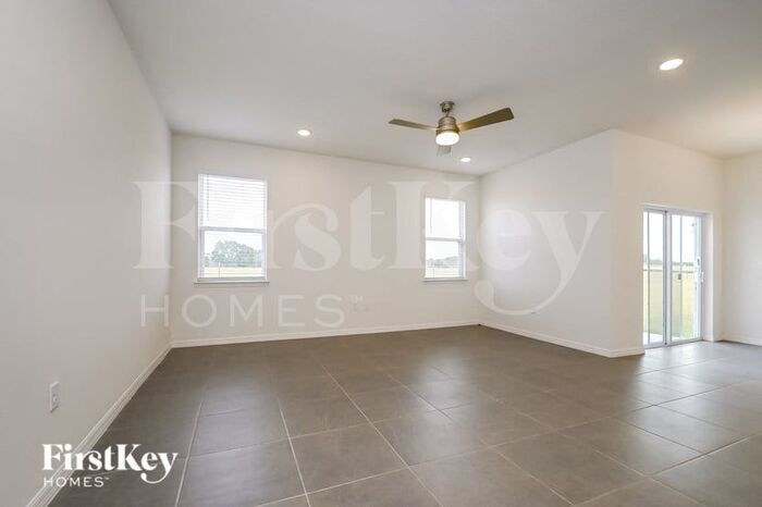 Building Photo - 600 Crown Rose Dr