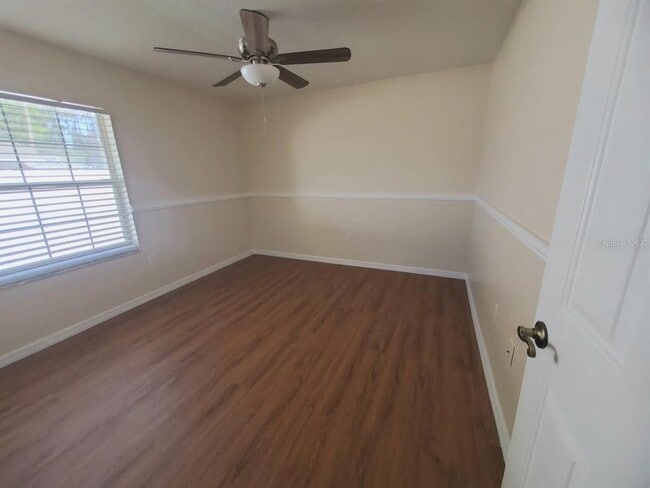 Building Photo - 10 Wayler Pl