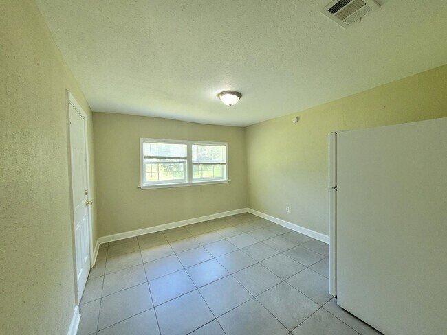 Building Photo - 307 Hermey Ave