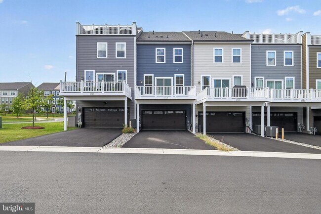Building Photo - 1743 Autumn Maple Leaf Dr
