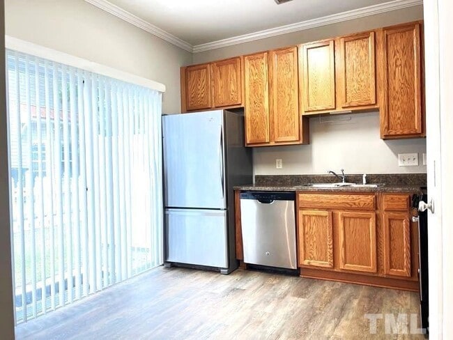 Building Photo - End Unit Townhome for Rent