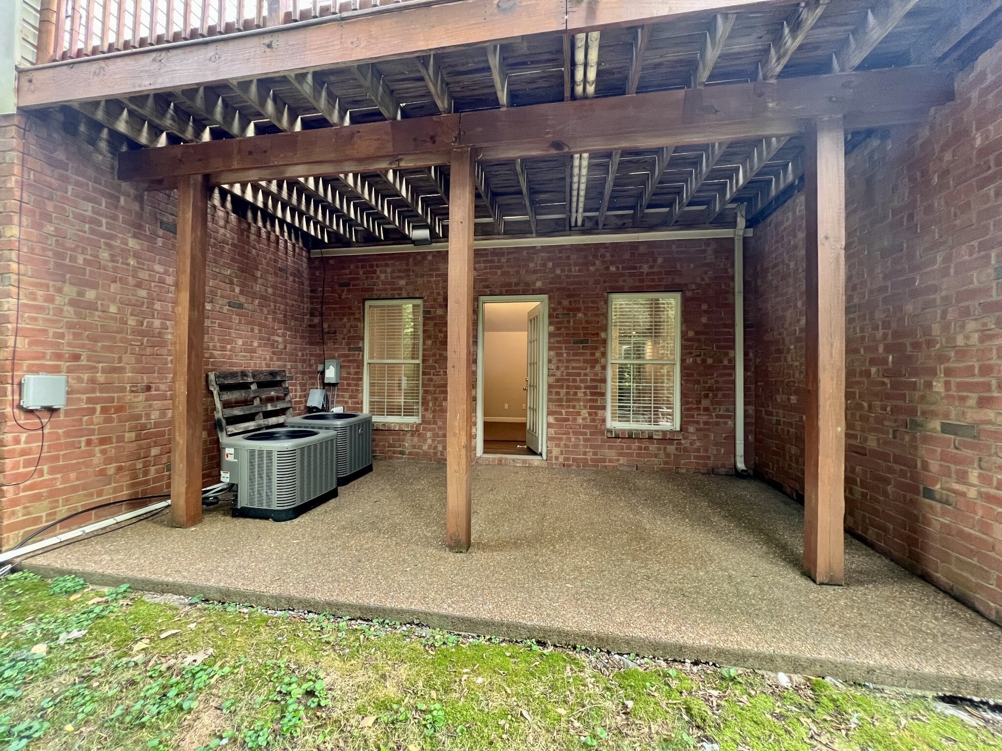 Building Photo - 116 Carriage Ct
