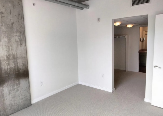 Building Photo - Amazing one bedroom one bathroom Denver Condo