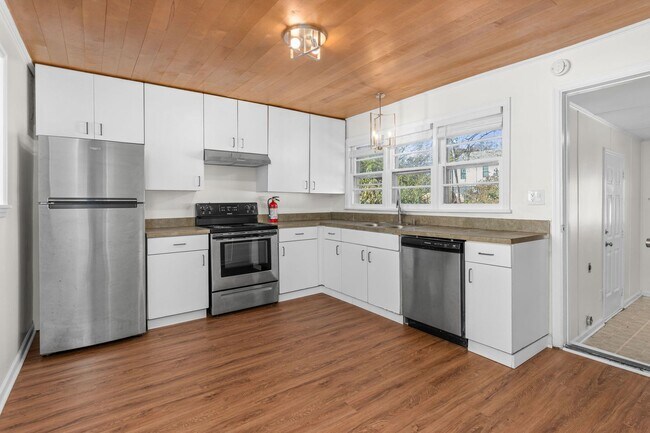 Building Photo - 801 E Mobile St