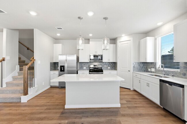 Building Photo - 10010 Rustic Charm St