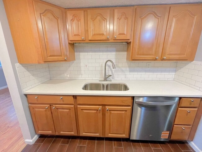 Building Photo - Newly Renovated 3 Bed 2.5 Bath Townhome With A Fenced Yard In Bannerwood Community