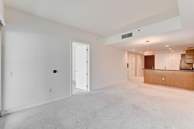 Building Photo - Panorama Towers 1