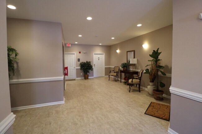 Building Photo - 6901 Hanesbrook Cir