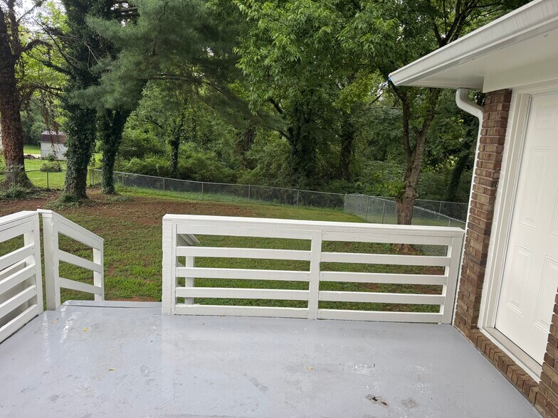 Building Photo - 1022 Parrish Rd