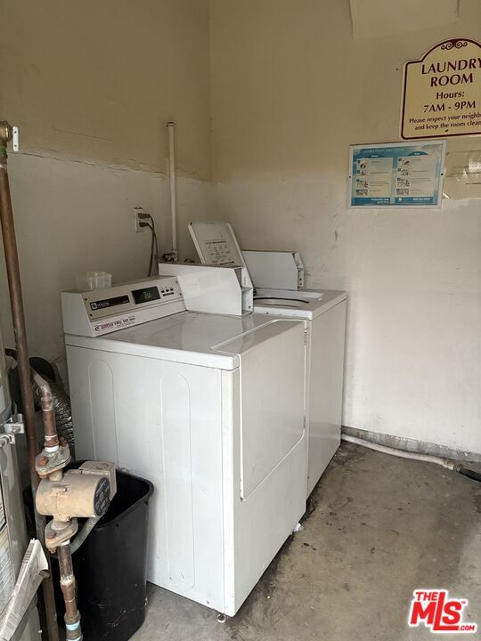 Building Photo - 961 S Kenmore Ave