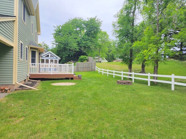 Building Photo - 9 Wisteria Ln