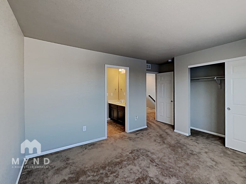 Building Photo - 15955 E Otero Cir
