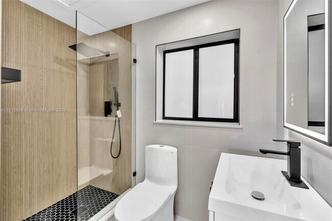 Building Photo - 1123 NE 1st Ave.