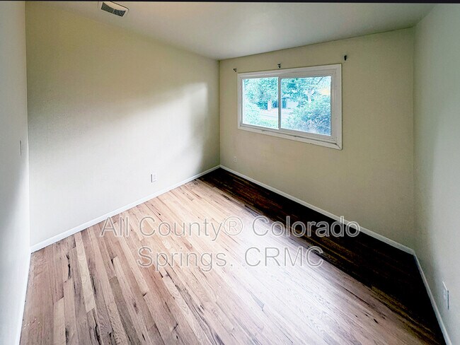 Building Photo - 2122 Meyers Ave